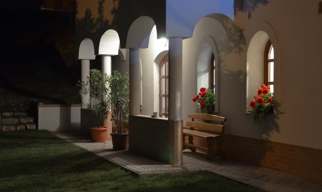 Buzás Pince Vendégház Ecséd Exteriér fotografie